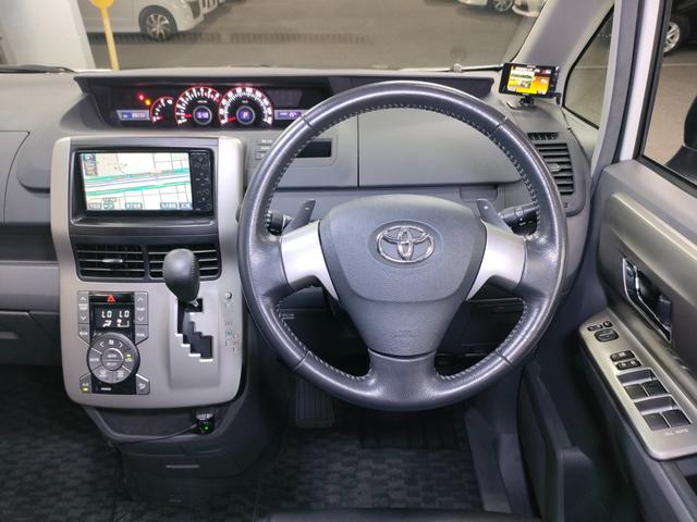 ヴォクシー ＺＳ　煌　禁煙車　リアカーテン６枚　マナレイスポーツ１８インチアルミホイール　社外サスペンション＆ショックアブソーバー　両側電動スライドドア　スマートキー　シートカバー　前後ドラレコ　ＬＥＤルームランプ（8枚目）