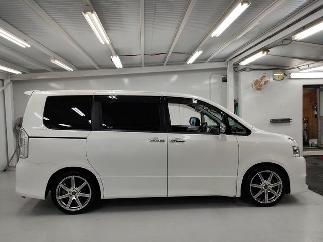ヴォクシー ＺＳ　煌　禁煙車　リアカーテン６枚　マナレイスポーツ１８インチアルミホイール　社外サスペンション＆ショックアブソーバー　両側電動スライドドア　スマートキー　シートカバー　前後ドラレコ　ＬＥＤルームランプ（29枚目）