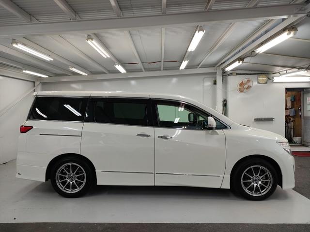 エルグランド ３５０ハイウェイスタープレミアム　禁煙車　屋内保管車　本革シート　両側電動スライドドア　パワーバックドア　アルパインフリップダウンモニター　スマートキー２個　社外アルミホイール　ＡＤＶＡＮｄｂＶ５５２　アルパインカーナビ　バックカメラ（13枚目）