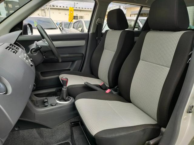 スイフト １．３ＸＧ　リミテッド　禁煙車　特別仕様車　５速マニュアルミッション　本革巻きステアリング　スマートキー　オートエアコン　社外シフトノブ　純正フロアマット　純正ドアバイザー　Ｗエアバッグ　ＡＢＳ　ヘアラインアルミ調オーディオ（13枚目）
