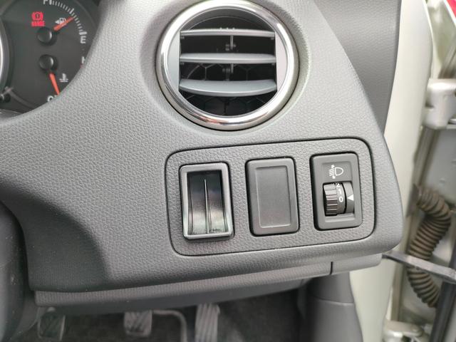 スイフト １．３ＸＧ　リミテッド　禁煙車　特別仕様車　５速マニュアルミッション　本革巻きステアリング　スマートキー　オートエアコン　社外シフトノブ　純正フロアマット　純正ドアバイザー　Ｗエアバッグ　ＡＢＳ　ヘアラインアルミ調オーディオ（29枚目）