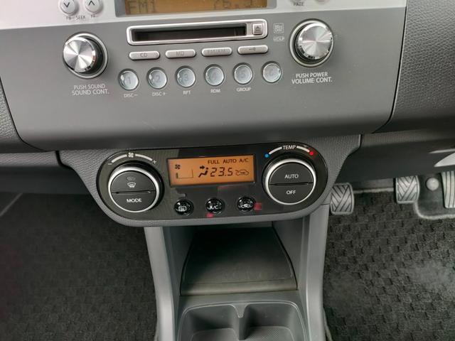 スイフト １．３ＸＧ　リミテッド　禁煙車　特別仕様車　５速マニュアルミッション　本革巻きステアリング　スマートキー　オートエアコン　社外シフトノブ　純正フロアマット　純正ドアバイザー　Ｗエアバッグ　ＡＢＳ　ヘアラインアルミ調オーディオ（31枚目）