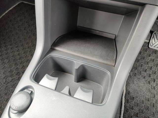 スイフト １．３ＸＧ　リミテッド　禁煙車　特別仕様車　５速マニュアルミッション　本革巻きステアリング　スマートキー　オートエアコン　社外シフトノブ　純正フロアマット　純正ドアバイザー　Ｗエアバッグ　ＡＢＳ　ヘアラインアルミ調オーディオ（32枚目）