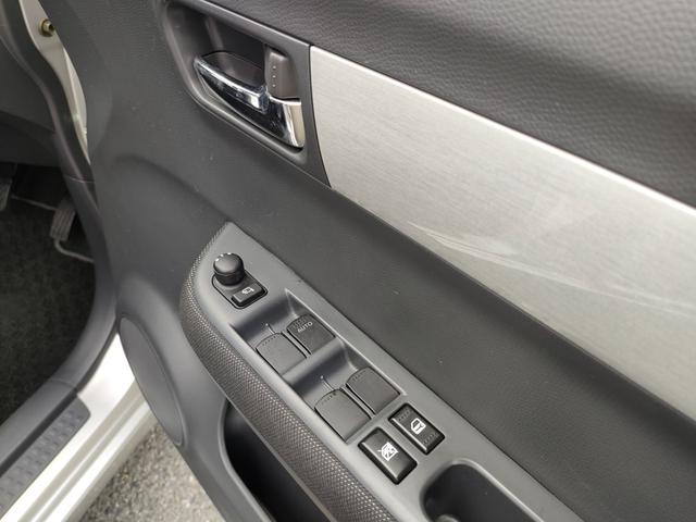 スイフト １．３ＸＧ　リミテッド　禁煙車　特別仕様車　５速マニュアルミッション　本革巻きステアリング　スマートキー　オートエアコン　社外シフトノブ　純正フロアマット　純正ドアバイザー　Ｗエアバッグ　ＡＢＳ　ヘアラインアルミ調オーディオ（43枚目）