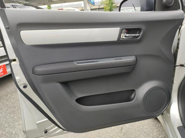 スイフト １．３ＸＧ　リミテッド　禁煙車　特別仕様車　５速マニュアルミッション　本革巻きステアリング　スマートキー　オートエアコン　社外シフトノブ　純正フロアマット　純正ドアバイザー　Ｗエアバッグ　ＡＢＳ　ヘアラインアルミ調オーディオ（46枚目）