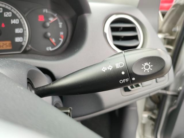 スイフト １．３ＸＧ　リミテッド　禁煙車　特別仕様車　５速マニュアルミッション　本革巻きステアリング　スマートキー　オートエアコン　社外シフトノブ　純正フロアマット　純正ドアバイザー　Ｗエアバッグ　ＡＢＳ　ヘアラインアルミ調オーディオ（50枚目）
