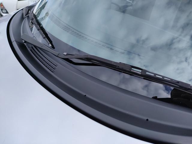 スイフト １．３ＸＧ　リミテッド　禁煙車　特別仕様車　５速マニュアルミッション　本革巻きステアリング　スマートキー　オートエアコン　社外シフトノブ　純正フロアマット　純正ドアバイザー　Ｗエアバッグ　ＡＢＳ　ヘアラインアルミ調オーディオ（53枚目）