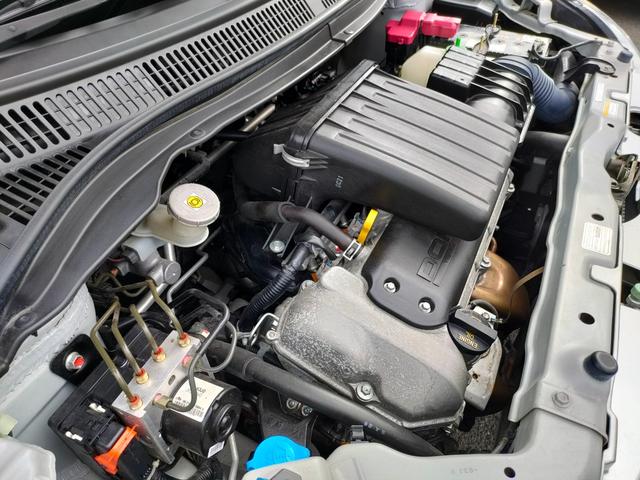 スイフト １．３ＸＧ　リミテッド　禁煙車　特別仕様車　５速マニュアルミッション　本革巻きステアリング　スマートキー　オートエアコン　社外シフトノブ　純正フロアマット　純正ドアバイザー　Ｗエアバッグ　ＡＢＳ　ヘアラインアルミ調オーディオ（56枚目）