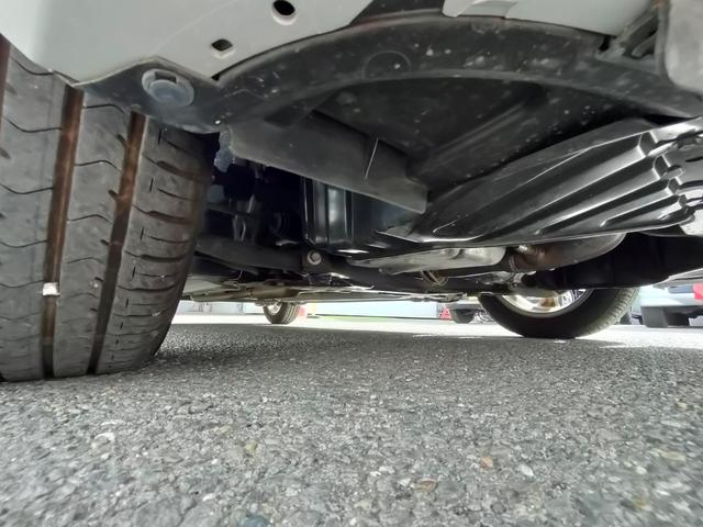 スイフト １．３ＸＧ　リミテッド　禁煙車　特別仕様車　５速マニュアルミッション　本革巻きステアリング　スマートキー　オートエアコン　社外シフトノブ　純正フロアマット　純正ドアバイザー　Ｗエアバッグ　ＡＢＳ　ヘアラインアルミ調オーディオ（64枚目）