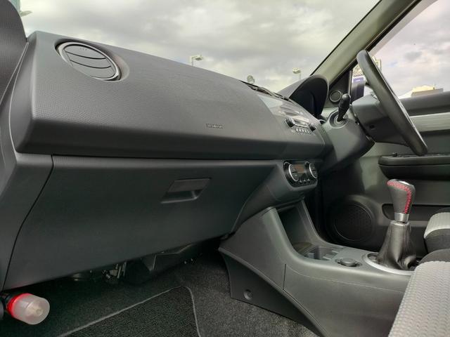 スイフト １．３ＸＧ　リミテッド　禁煙車　特別仕様車　５速マニュアルミッション　本革巻きステアリング　スマートキー　オートエアコン　社外シフトノブ　純正フロアマット　純正ドアバイザー　Ｗエアバッグ　ＡＢＳ　ヘアラインアルミ調オーディオ（69枚目）