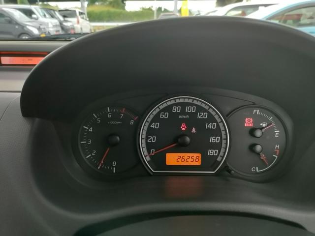 スイフト １．３ＸＧ　リミテッド　禁煙車　特別仕様車　５速マニュアルミッション　本革巻きステアリング　スマートキー　オートエアコン　社外シフトノブ　純正フロアマット　純正ドアバイザー　Ｗエアバッグ　ＡＢＳ　ヘアラインアルミ調オーディオ（72枚目）