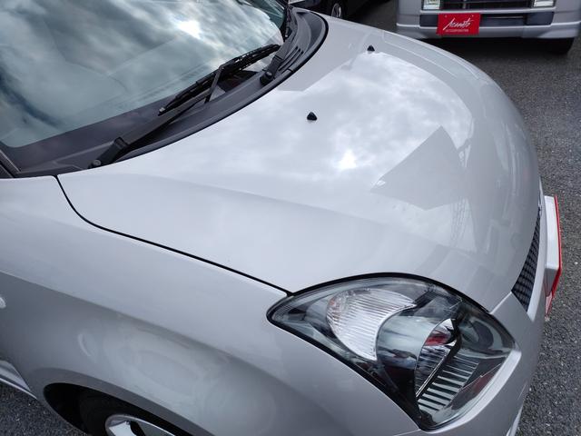 スイフト １．３ＸＧ　リミテッド　禁煙車　特別仕様車　５速マニュアルミッション　本革巻きステアリング　スマートキー　オートエアコン　社外シフトノブ　純正フロアマット　純正ドアバイザー　Ｗエアバッグ　ＡＢＳ　ヘアラインアルミ調オーディオ（73枚目）