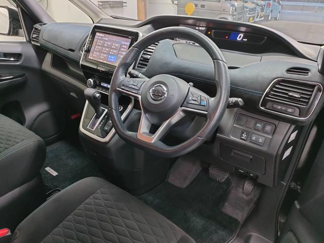 セレナ ライダー　プロパイロットエディション　ワンオーナー　禁煙車　純正９インチカーナビ　フリップダウンモニター　エマージェンシーブレーキ　インテリジェントクルーズコントロール　スマートキー２個　ＬＥＤヘッドライト　ＬＥＤフォグ　Ｓ－ハイブリッド（6枚目）