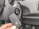 １．３ＸＧ　リミテッド　禁煙車　特別仕様車　５速マニュアルミッション　本革巻きステアリング　スマートキー　オートエアコン　社外シフトノブ　純正フロアマット　純正ドアバイザー　Ｗエアバッグ　ＡＢＳ　ヘアラインアルミ調オーディオ（28枚目）