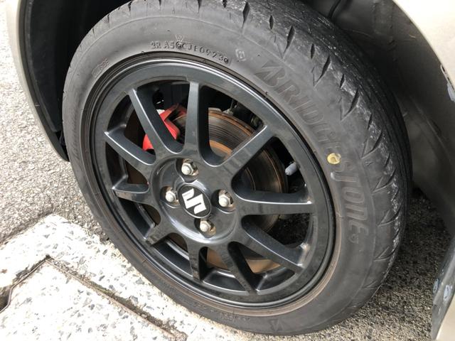 アルトワークス ベースグレード 5MT HKSマフラー ブリッツブーストメーター モモステアリング レカロシート ABS 専用アルミホイール HIDヘッドライト スマートキー プッシュスタート セキュリティ(25枚目)