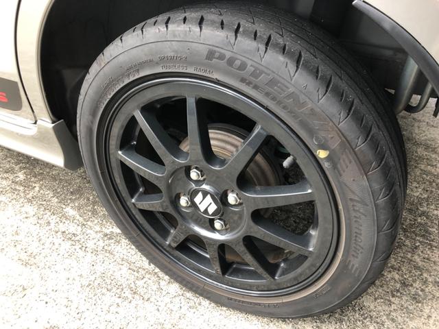 アルトワークス ベースグレード 5MT HKSマフラー ブリッツブーストメーター モモステアリング レカロシート ABS 専用アルミホイール HIDヘッドライト スマートキー プッシュスタート セキュリティ(26枚目)