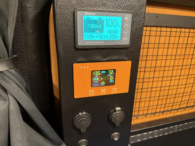 タウンエースバン 　キャンピングカー　ＦＦヒーター　シンク　冷蔵庫　１００Ｖコンセント　正弦波インバーター　電子レンジ　リチウムイオンサブバッテリー（17枚目）