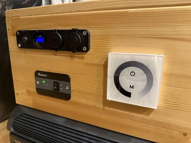 ハイエースバン 　キャンピングカー　バンライフ　総板張り　全面断熱　８００Ｗソーラー　キャリア　家庭用エアコン　シャワー　リン酸鉄リチウムイオンバッテリー６００Ａｈ　ダブルベッド　冷蔵庫　シンク（26枚目）