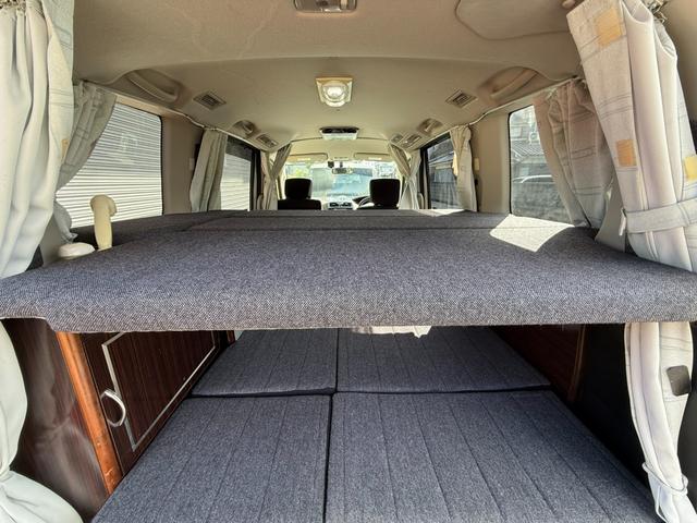 セレナ ２０Ｘ　Ｓ－ハイブリッド　ミスティック　キャンピングカー　デルフィノ　車中泊　サブバッテリーシステム　走行充電器　ＲＥＶＯシート　ベパストＦＦヒーター　２段ベッド　シンク　ベッドキット　ハイブリッド　ナビ　ＥＴＣ（2枚目）