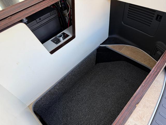 セレナ ２０Ｘ　Ｓ－ハイブリッド　ミスティック　キャンピングカー　デルフィノ　車中泊　サブバッテリーシステム　走行充電器　ＲＥＶＯシート　ベパストＦＦヒーター　２段ベッド　シンク　ベッドキット　ハイブリッド　ナビ　ＥＴＣ（18枚目）