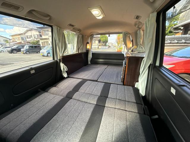 セレナ ２０Ｘ　Ｓ－ハイブリッド　ミスティック　キャンピングカー　デルフィノ　車中泊　サブバッテリーシステム　走行充電器　ＲＥＶＯシート　ベパストＦＦヒーター　２段ベッド　シンク　ベッドキット　ハイブリッド　ナビ　ＥＴＣ（22枚目）