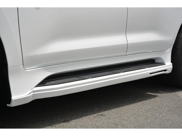LX570 ZEUS新車カスタムコンプリートカー・エアロ3点・4灯フォグ・22インチアルミ・4本出マフラー・マークレビンソン・リアエンターテイメントシステム・置くだけ充電(6枚目)