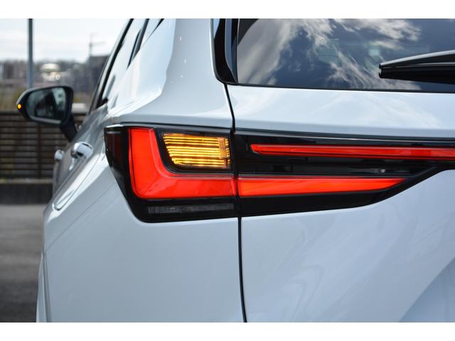 ＮＸ ＮＸ３５０ｈ　Ｆスポーツ　ＺＥＵＳエアロカスタム３点（Ｆ／Ｓ／Ｒ）・４本出マフラー・純正２０インチアルミホイール・パノラマルーフ・ドライブレコーダー・デジタルインナーミラー・アクセサリーコンセント・オレンジブレーキキャリパー（24枚目）