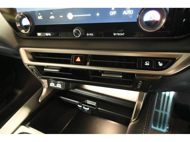 ＲＸ ＲＸ３５０　Ｆスポーツ　ＺＥＵＳエアロ（Ｆ／Ｓ／Ｒ）・フロントグリルガーニッシュ・リヤゲートスポイラー・４本出しマフラー・オレンジブレーキキャリパー・２２インチアルミ・電動パノラマルーフ・デジタルＭ・輻射ヒーター（29枚目）