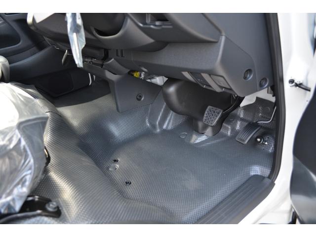ハイエースバン DX GLパッケージ ノーマルカー・パノラミックビューモニター・SRSエアバック(助手席)・LEDヘッドランプ・デジタルインナーミラー・イージークローザー・リアクーラー・リアヒーター・センターアッパーピラーガーニッシュ(40枚目)