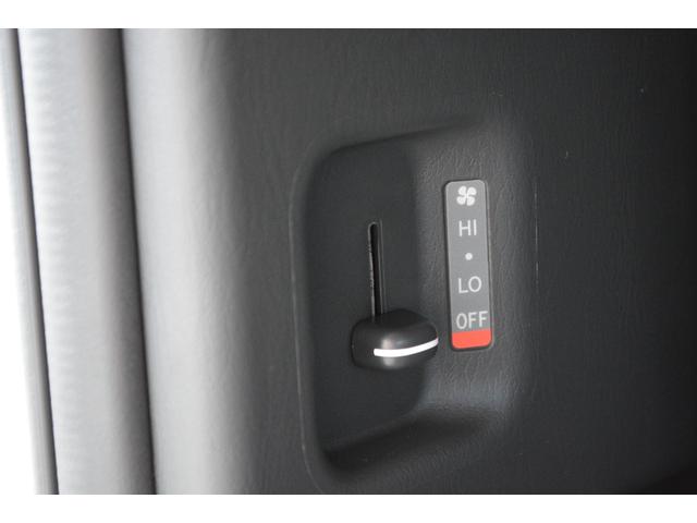 ハイエースバン DX GLパッケージ ノーマルカー・パノラミックビューモニター・SRSエアバック(助手席)・LEDヘッドランプ・デジタルインナーミラー・イージークローザー・リアクーラー・リアヒーター・センターアッパーピラーガーニッシュ(49枚目)