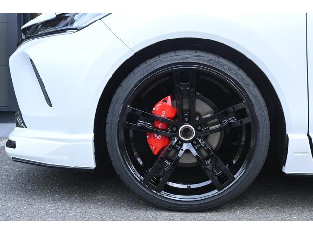 ハリアーハイブリッド Z レザーパッケージ・ナイトシェード ZEUSエアロ(F/S/R)・フロントグリル・ドアミラーカバー・カーボン調ピラーパネル・リアゲートスポイラー・2本出しマフラーカッター・22インチAW・ダウンサス・パノラマルーフ・スペアタイヤ・ITS(7枚目)