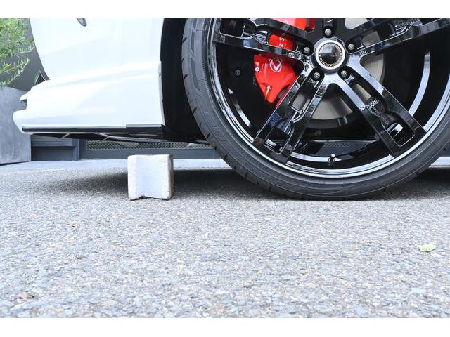 ハリアーハイブリッド Z レザーパッケージ・ナイトシェード ZEUSエアロ(F/S/R)・フロントグリル・ドアミラーカバー・カーボン調ピラーパネル・リアゲートスポイラー・2本出しマフラーカッター・22インチAW・ダウンサス・パノラマルーフ・スペアタイヤ・ITS(9枚目)