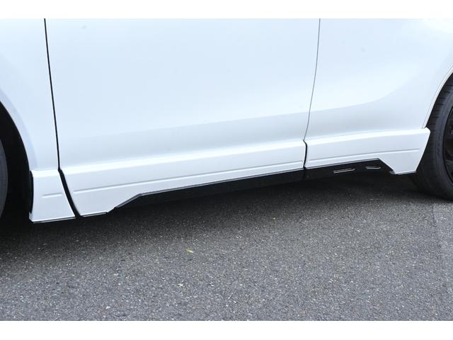 ハリアーハイブリッド Z レザーパッケージ・ナイトシェード ZEUSエアロ(F/S/R)・フロントグリル・ドアミラーカバー・カーボン調ピラーパネル・リアゲートスポイラー・2本出しマフラーカッター・22インチAW・ダウンサス・パノラマルーフ・スペアタイヤ・ITS(20枚目)