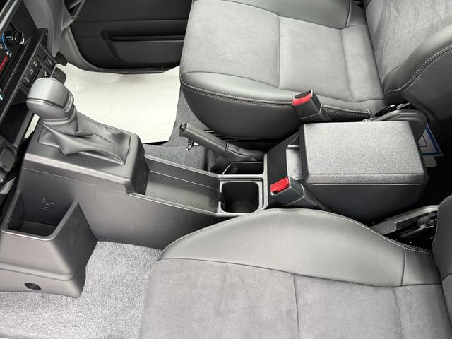 ランドクルーザー７０ ＡＸ　ＡＸ（５名）・ノーマルカー・バックカメラ　ＬＥＤヘッドライト・禁煙車・クルーズコントロール・電動デフロック　丸目ＬＥＤヘッドライト・１６インチアルミホイール・トヨタセーフティセンス（38枚目）