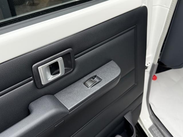 ランドクルーザー７０ ＡＸ　ＡＸ（５名）・ノーマルカー・バックカメラ　ＬＥＤヘッドライト・禁煙車・クルーズコントロール・電動デフロック　丸目ＬＥＤヘッドライト・１６インチアルミホイール・トヨタセーフティセンス（49枚目）