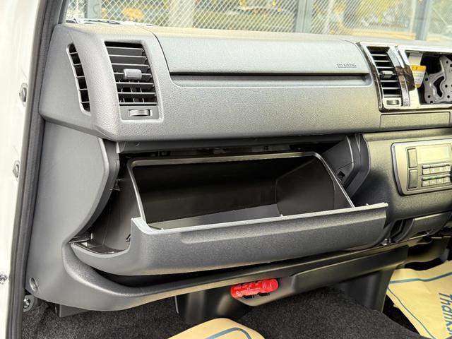 ハイエースバン スーパーＧＬ　ダークプライムＩＩ　ノーマルカー・デュアルパワースライドドア・両側固定リアサイドガラス・パノラミックビューモニター・デジタルインナーミラー・アクセサリーコンセント（32枚目）