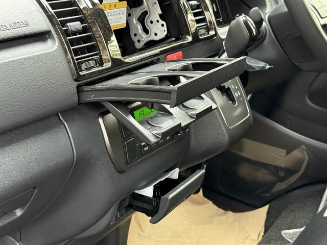 ハイエースバン スーパーＧＬ　ダークプライムＩＩ　ノーマルカー・デュアルパワースライドドア・両側固定リアサイドガラス・パノラミックビューモニター・デジタルインナーミラー・アクセサリーコンセント（32枚目）