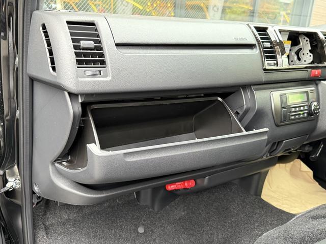 ハイエースバン スーパーＧＬ　ダークプライムＩＩ　ノーマルカー・デュアルパワースライドドア・両側固定リアサイドガラス・パノラミックビューモニター・デジタルインナーミラー・アクセサリーコンセント（35枚目）