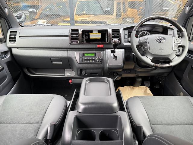 ハイエースバン スーパーＧＬ　ダークプライムＩＩ　ノーマルカー・デュアルパワースライドドア・両側固定リアサイドガラス・パノラミックビューモニター・デジタルインナーミラー・アクセサリーコンセント（38枚目）