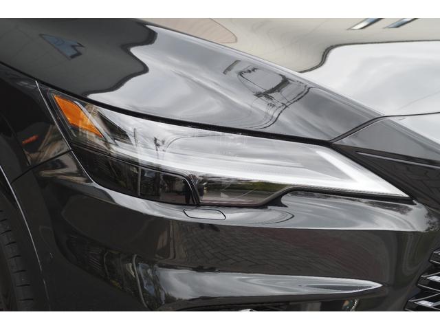 【駐車時も安心です】当社販売車両は、一般的な車輪止めの高さ（１３ｃｍ）のクリアランスを確保しております。（※一部車両装備により異なります）立体のスロープも問題なく利用できますのでご安心を！