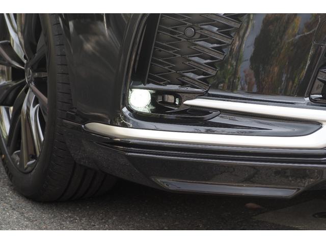 【車両展示も屋内展示だから安心】当社では販売する車両全車を屋内展示（全車ドアロックし自由に車内は見れません）をしており、内外装ともに新車のお車ですので、ご安心ください。