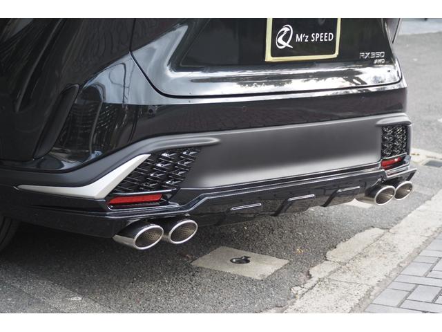 リアアンダースポイラーに４本出しマフラーが装着されております！