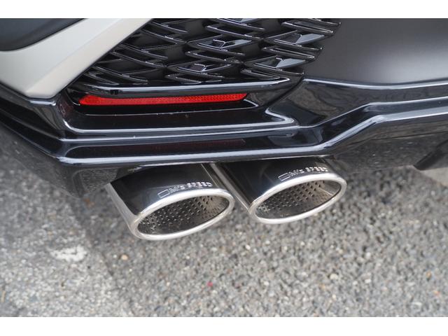 ４本出しマフラーのテールエンドはステンレスになります。