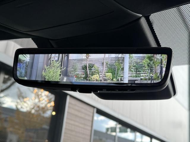 メーカーオプションのデジタルインナーミラーが装備されております！