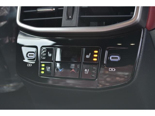 メーカーオプションの後席シートヒーターが装備されております！