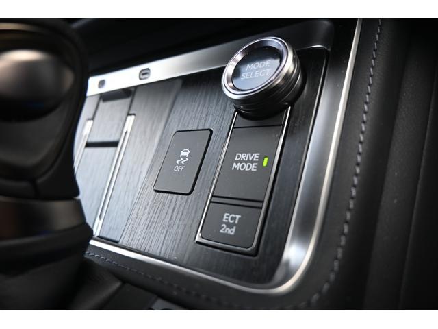 GX GX550 バージョンL ZEUSエアロ(F/R)・フェンダーダクト・カーボン調ピラーパネル・リアゲートスポイラー・20インチAW・4本出しマフラー・デジタルインナーミラー・マークレビンソン・パノラマルーフ・デジタルキー(32枚目)