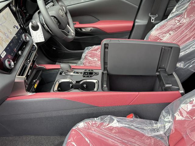 ＲＸ ＲＸ３５０　Ｆスポーツ　ノーマルカー・オレンジブレーキキャリパー・ＩＴＳコネクト・ドライブレコーダー（前後方）・デジタルインナーミラー・おくだけ充電・ルーフレール・パノラマルーフ・後席シートヒーター・輻射ヒーター（28枚目）