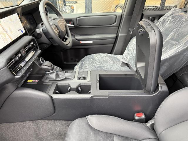 ランドクルーザー２５０ ＶＸ　モデリスタエアロバンパーガード（Ｆ／Ｒ）・オーバーフェンダ・トヨタチームメイト・ドライバーモニターカメラ・ディスプレイオーディオプラス・ＪＢＬスピーカー・１２．３ＴＦＴメーター（15枚目）