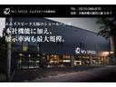 当社エムズスピードのショールームは、室内展示ですので雨天時でもお車をごゆっくりご覧になっていただけます。ご来店前にご連絡いただければ、最寄りの駅まで送迎にいきます。ご来店、心よりお待ちしております。