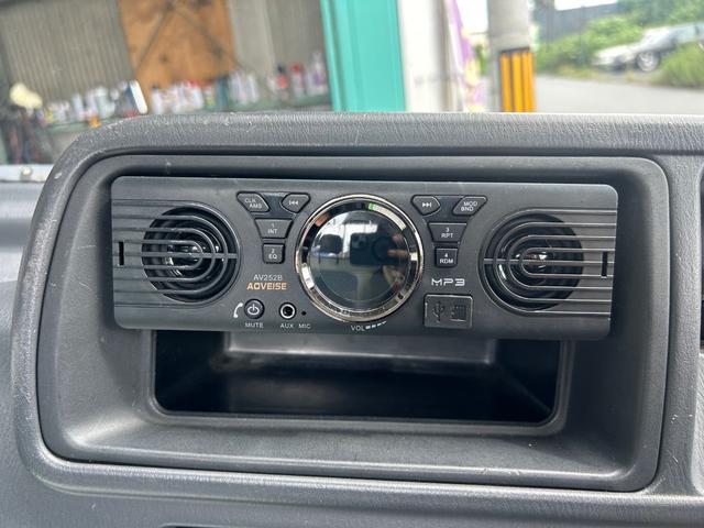 サンバートラック TB 三方開/エアコン/パワステ/クラッチ盤新品/修復歴無し(23枚目)